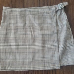 Plaid Skirt; Juniors Large